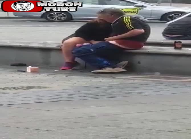Video :This pair isn't opposed to a little publicity!